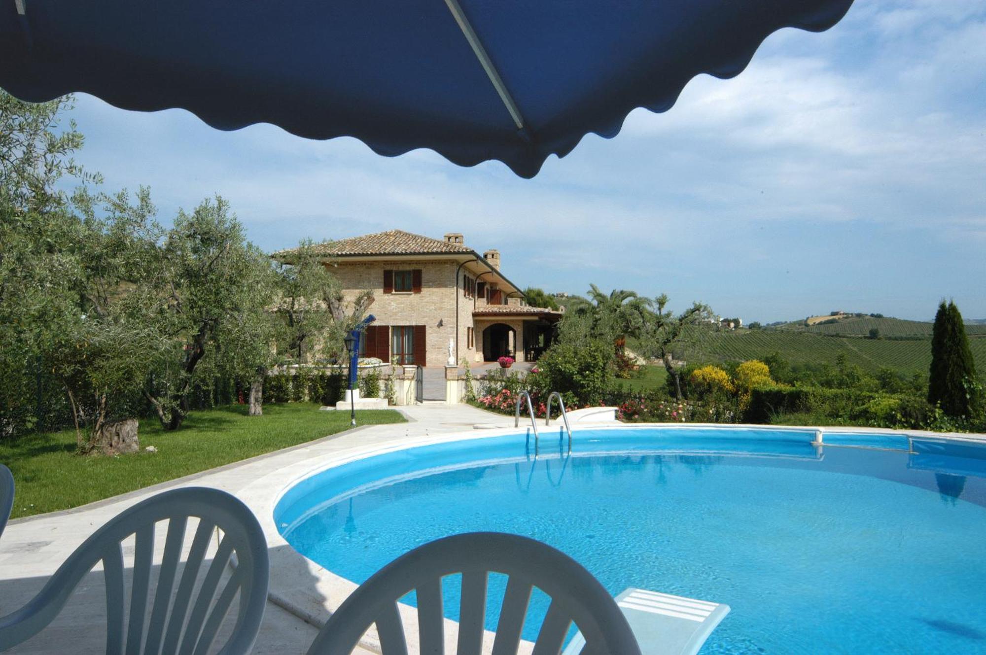 Agriturismo Il Crinale Castorano Kültér fotó